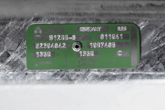 AL-KO COMPACT fékező tengely pótkocsihoz/szállítóhoz 1350kg 1350mm 1900mm 4x100