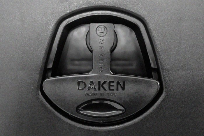 DAKEN 81100 JUST szerszámosláda 500x350x300mm 27l rögzítőkonzolokkal