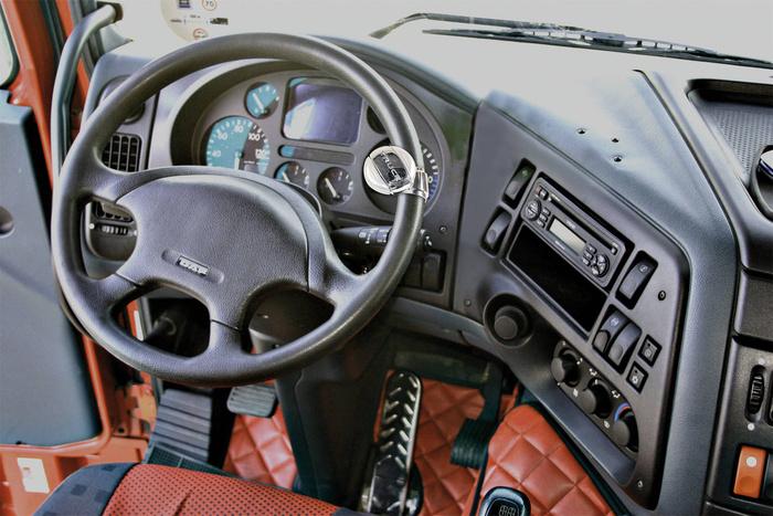 Kormánykerék gomb átmérője 30 mm TEHERAUTÓ