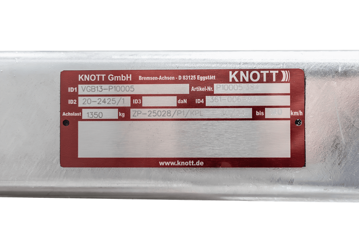 KNOTT VGB13 fékezett tengely pótkocsihoz/szállítóhoz 1350kg 1500mm 1950mm 4x100