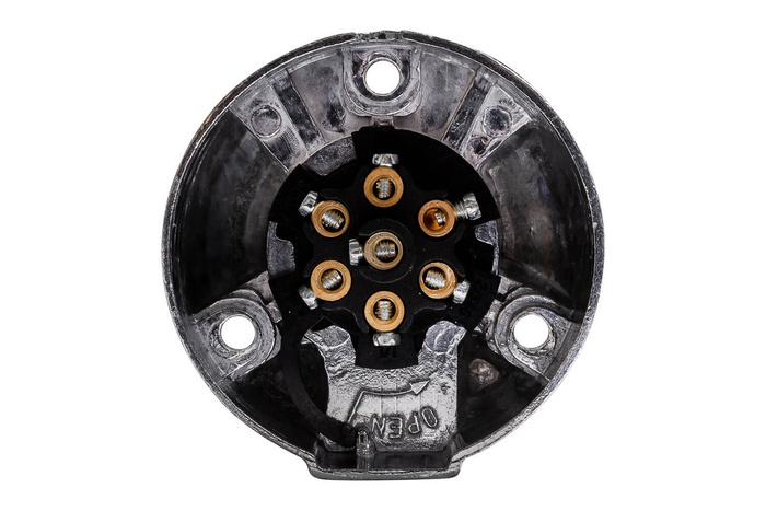 KAMAR 7 tűs aljzat vonóhoroghoz, fémből