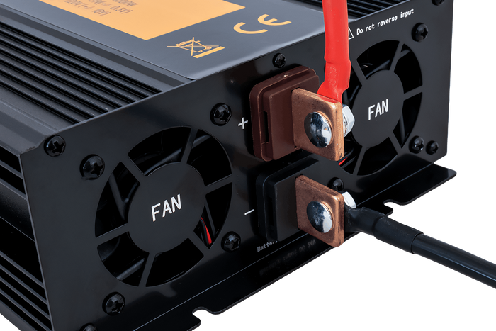 Feszültségváltó 24V/230V (2000/4000W) KAMAR E1931