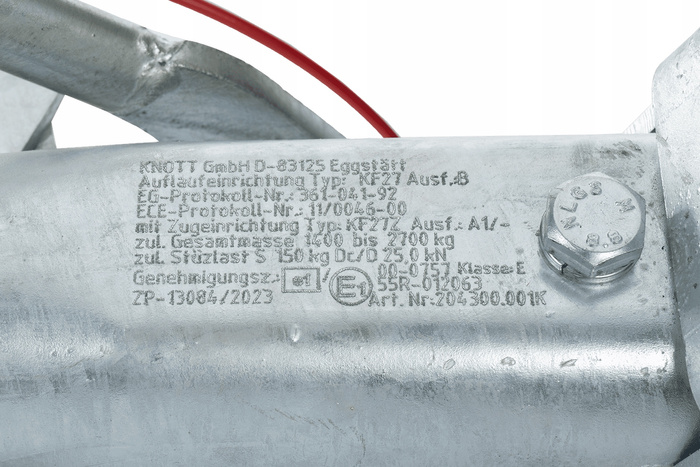 KNOTT KF27B ráfutószerkezet K27A vonóhoroggal 2700 kg-os pótkocsihoz, V-típusú vonórúddal és támasztókerék-konzollal