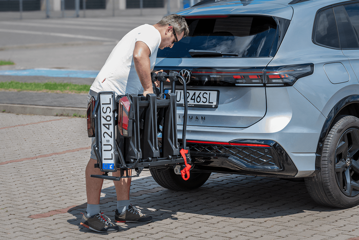 Inter Pack Velox 3 LED - összecsukható, vonóhorogra szerelhető kerékpártartó 3 kerékpárhoz LED lámpákkal (fekete)