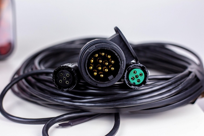 ASPÖCK MULTIPOINT V hátsó lámpák + MANTES 5m 13-tűs kábelköteg