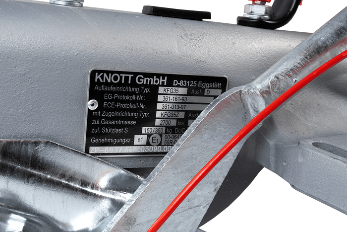 KNOTT KFG35D ráfutószerkezet K35C vonóhoroggal 3500 kg-os pótkocsihoz V-típusú vonórúddal