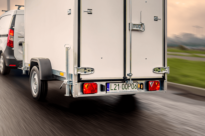 Lámpakészlet: DOBPLAST DPT35 hátsó lámpák + ASPÖCK FLEXIPOINT I oldalsó helyzetjelző lámpák + MANTES 4,5 m-es 13 tűs kábelköteg