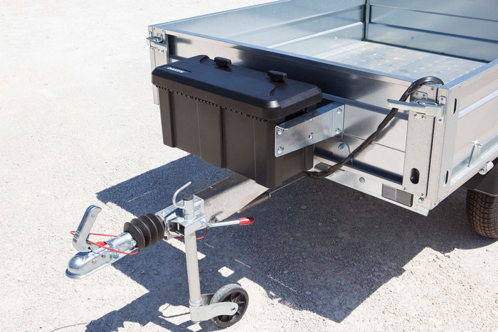 DAKEN 82202 BLACKIT szerszámosláda 550x250x295mm 23l rögzítőkonzolokkal