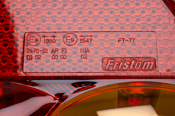 Hátsó lámpa FRISTOM FT-77 5 funkciós bal oldali