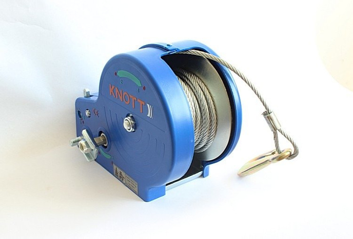 Kézi csörlő KNOTT 1135 kg-os acélköteles pótkocsihoz