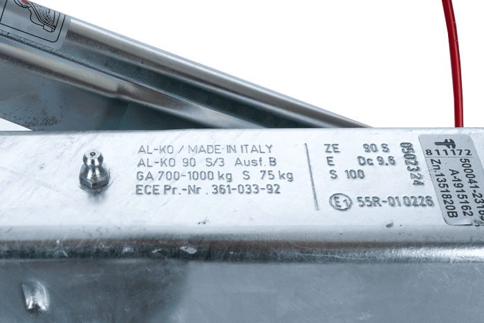 AL-KO 90S/3 ráfutószerkezet AK161 vonóhoroggal 1000 kg-os pótkocsihoz V-típusú vonórúddal