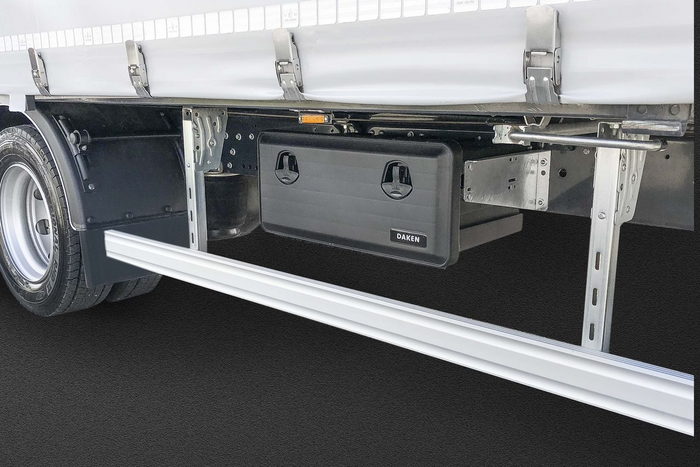 DAKEN 81105 JUST szerszámosláda 750x350x300mm 48l rögzítőkonzolokkal