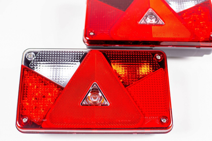 ASPÖCK LED hátsó lámpák + MANTES kábelköteg 7m 13-tűs