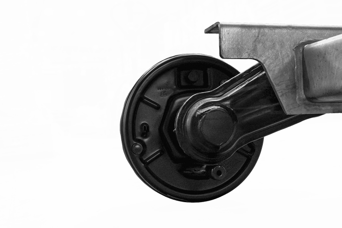 KNOTT VGB13M fékezett tengely pótkocsihoz/autószállítóhoz 1350kg 1200mm 1550mm 5x112