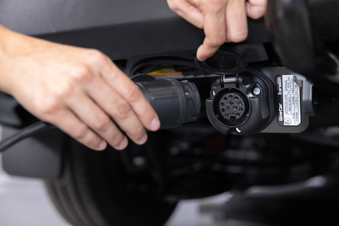 Vonóhorogra szerelhető vonódoboz Camper Alpha fekete (rövid)