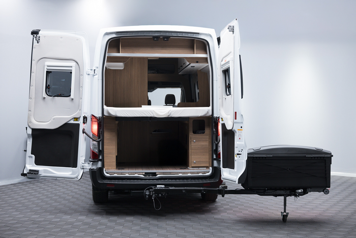 Vonóhorogra szerelhető csomagtartó doboz Camper Alpha fekete LED (hosszú)