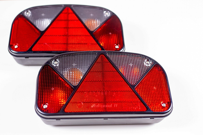 Lámpakészlet: ASPÖCK hátsó lámpák + ASPÖCK oldalsó helyzetjelző lámpák + MANTES 7m 13 tűs kábelköteg