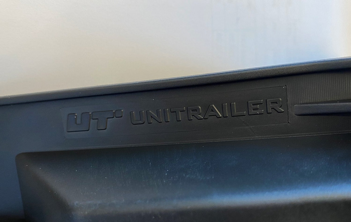 Védő sarok szállítószalagok rögzítéséhez UNITRAILER szögkonzol szalagokhoz