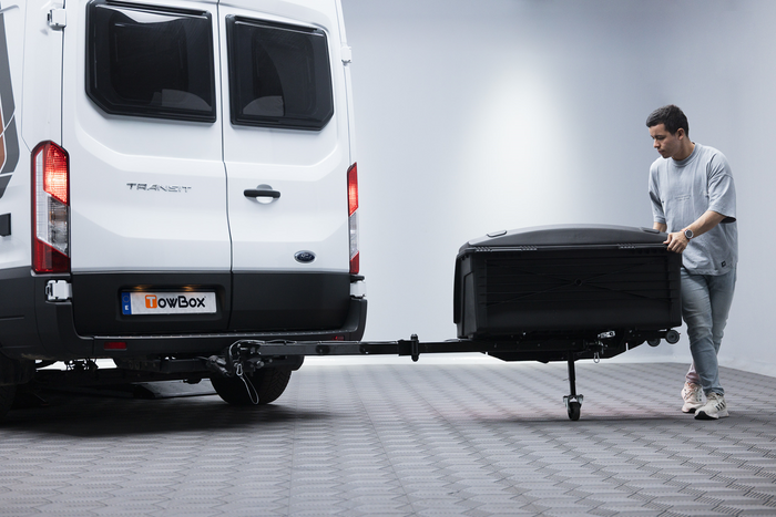 Vonóhorogra szerelhető csomagtartó doboz Camper Alpha fekete LED (hosszú)