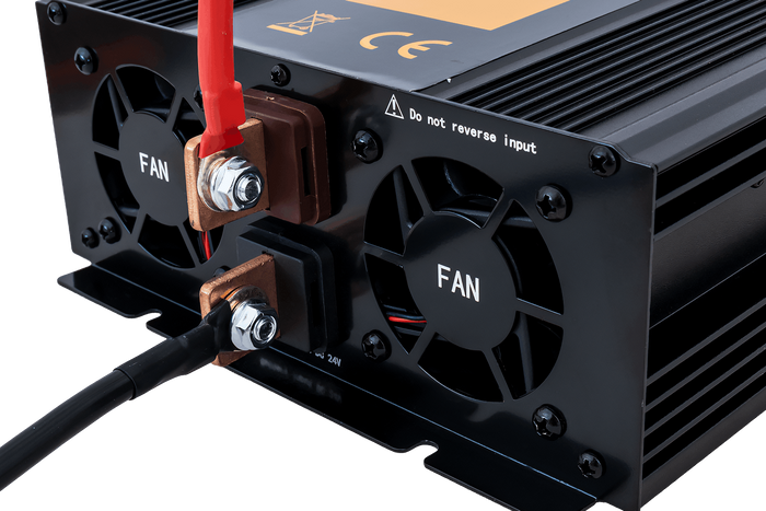 Feszültségváltó 24V/230V (2000/4000W) KAMAR E1931