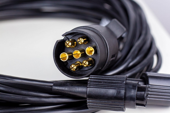 FRISTOM LED hátsó lámpák + MANTES 4m 7 tűs kábelköteg