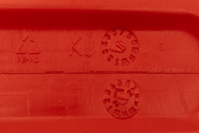 5 literes HERMON műanyag kanna tölcsérrel, piros