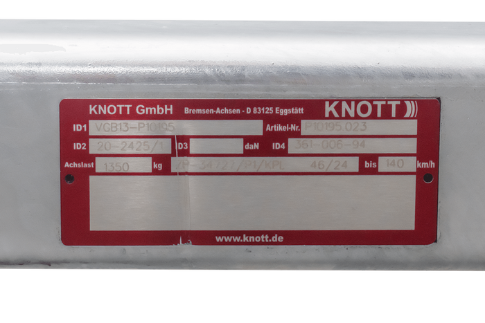 KNOTT VGB13 fékezett tengely pótkocsihoz/szállítóhoz 1350kg 1400mm 1800mm 5x112