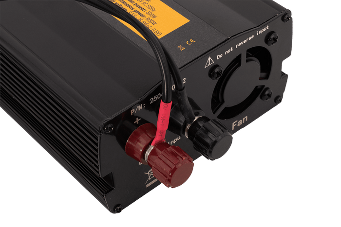 Feszültségátalakító 12V/230V (300/600W) KAMAR E1922