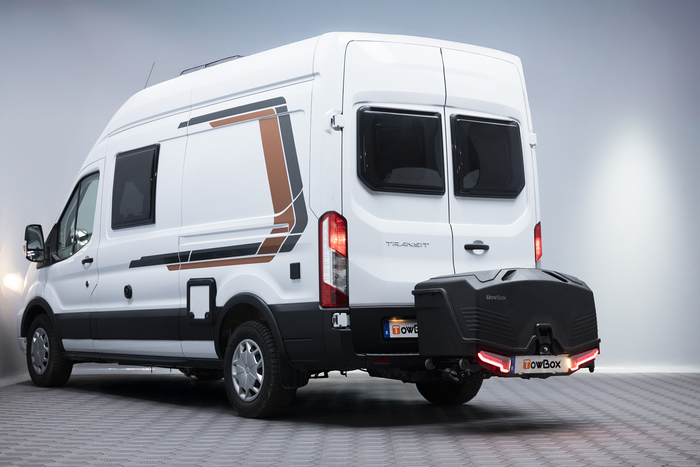 Vonóhorogra szerelhető csomagtartó doboz Camper Alpha fekete LED (hosszú)