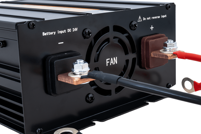 Feszültségváltó 24V/230V (1000/2000W) KAMAR E1927