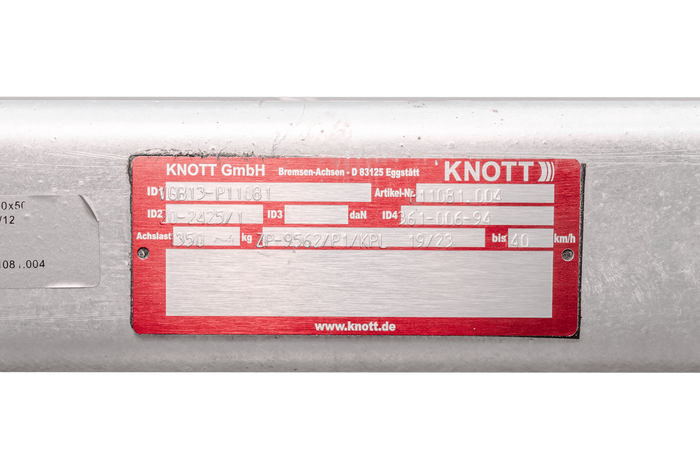 KNOTT VGB13 fékezett tengely pótkocsihoz/szállítóhoz 1350kg 1200mm 1570mm 5x112