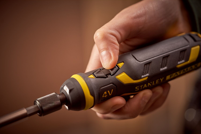 STANLEY 4V-os akkus csavarhúzó töltővel és bitekkel 