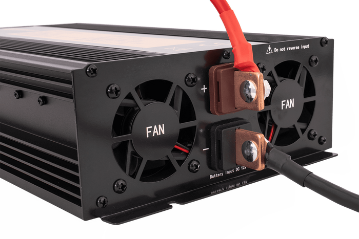 Feszültségátalakító 12V/230V (2000/4000W) KAMAR E1930