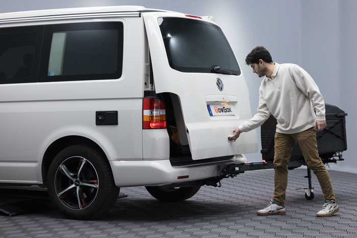 Vonóhorogra szerelhető vonódoboz Camper Alpha fekete (rövid)