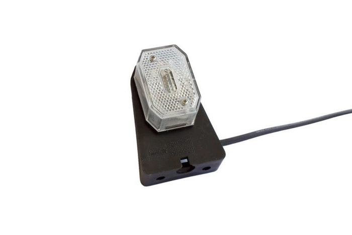 Lámpakészlet: DOBPLAST DPT35 hátsó lámpák + ASPÖCK FLEXIPOINT I oldalsó helyzetjelző lámpák + MANTES 4,5 m-es 7 tűs kábelköteg