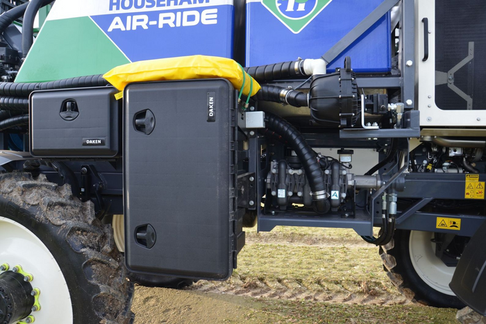 DAKEN 81105 JUST szerszámosláda 750x350x300mm 48l rögzítőkonzolokkal